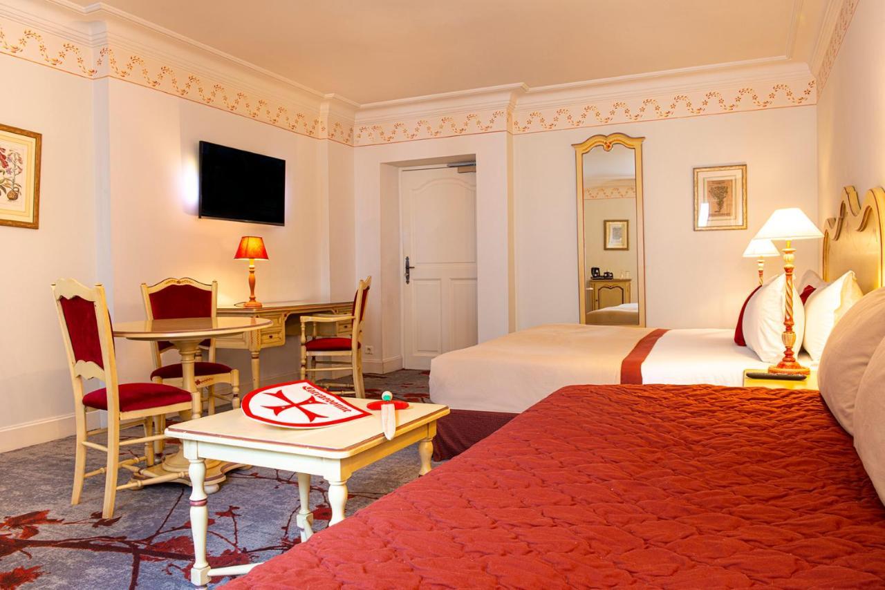 Hotel de la Cité&Spa MGallery Carcassonne Esterno foto A room at the hotel