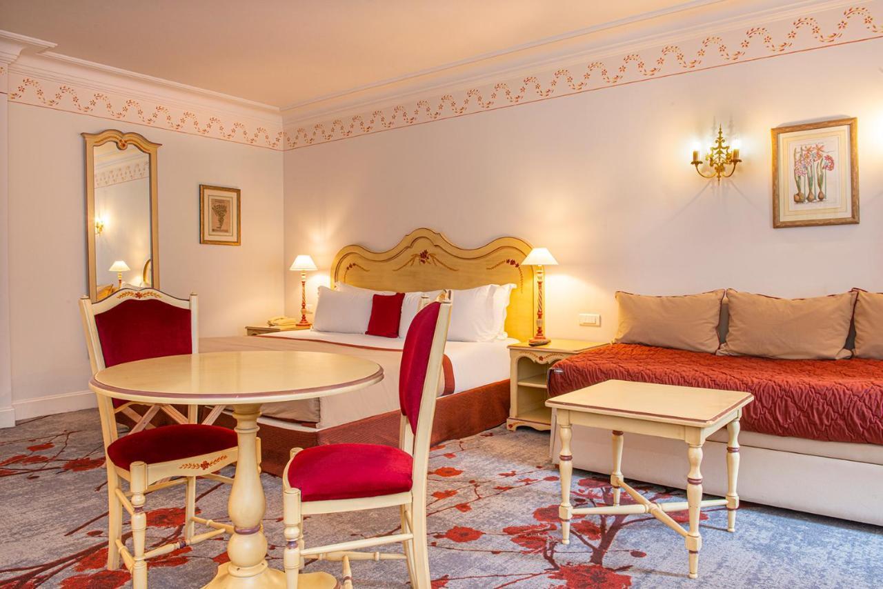 Hotel de la Cité&Spa MGallery Carcassonne Esterno foto A room at the hotel