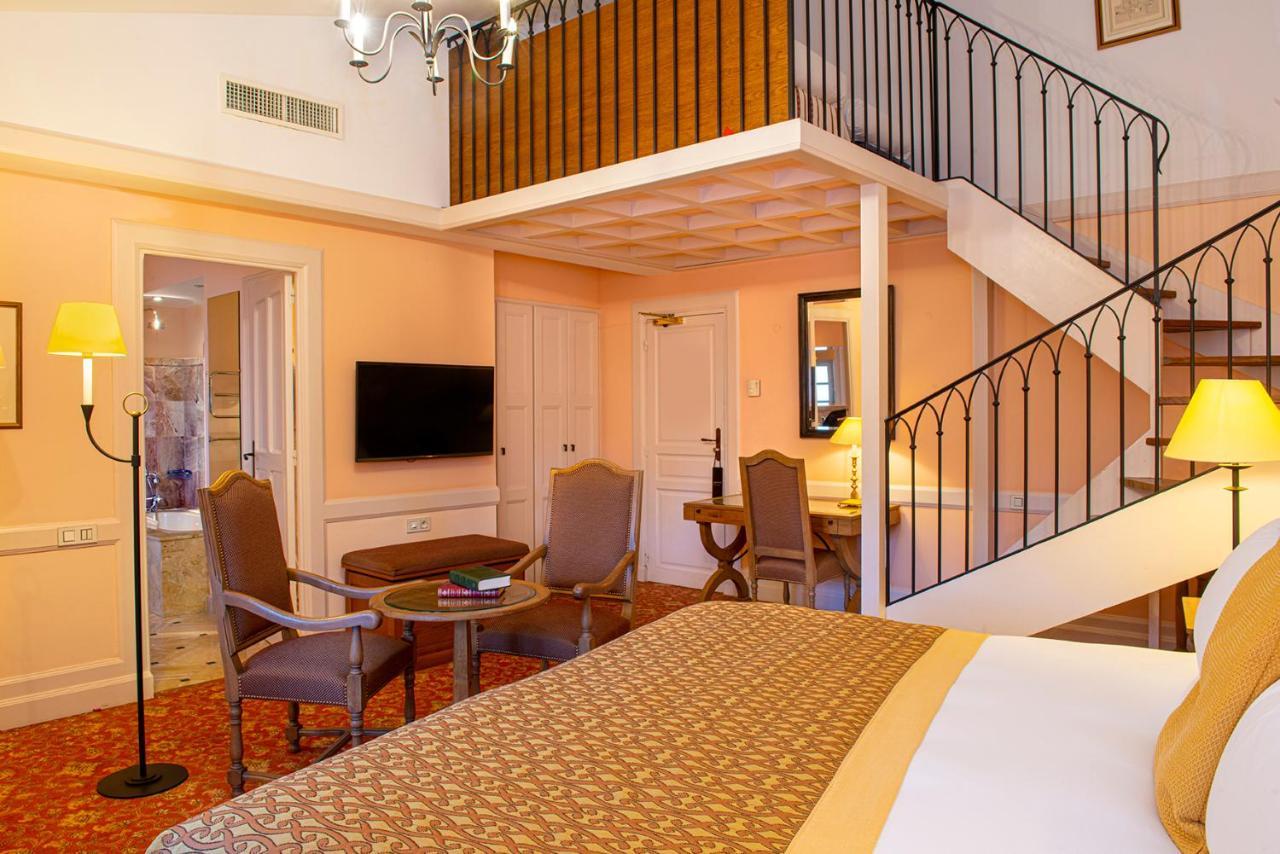 Hotel de la Cité&Spa MGallery Carcassonne Esterno foto A suite at the hotel