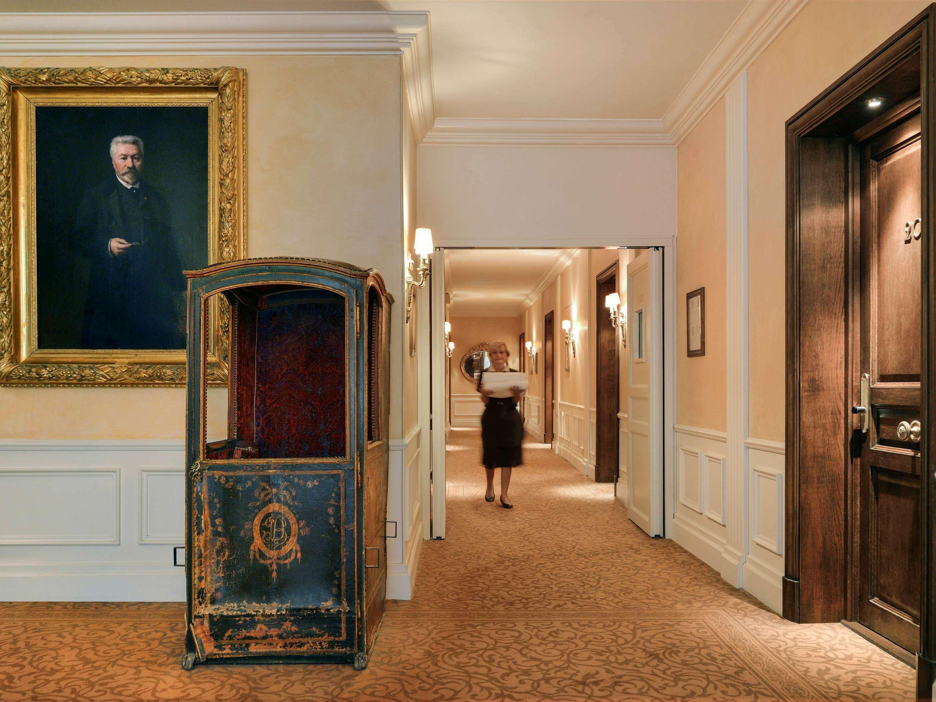 Hotel de la Cité&Spa MGallery Carcassonne Esterno foto A corridor at the hotel