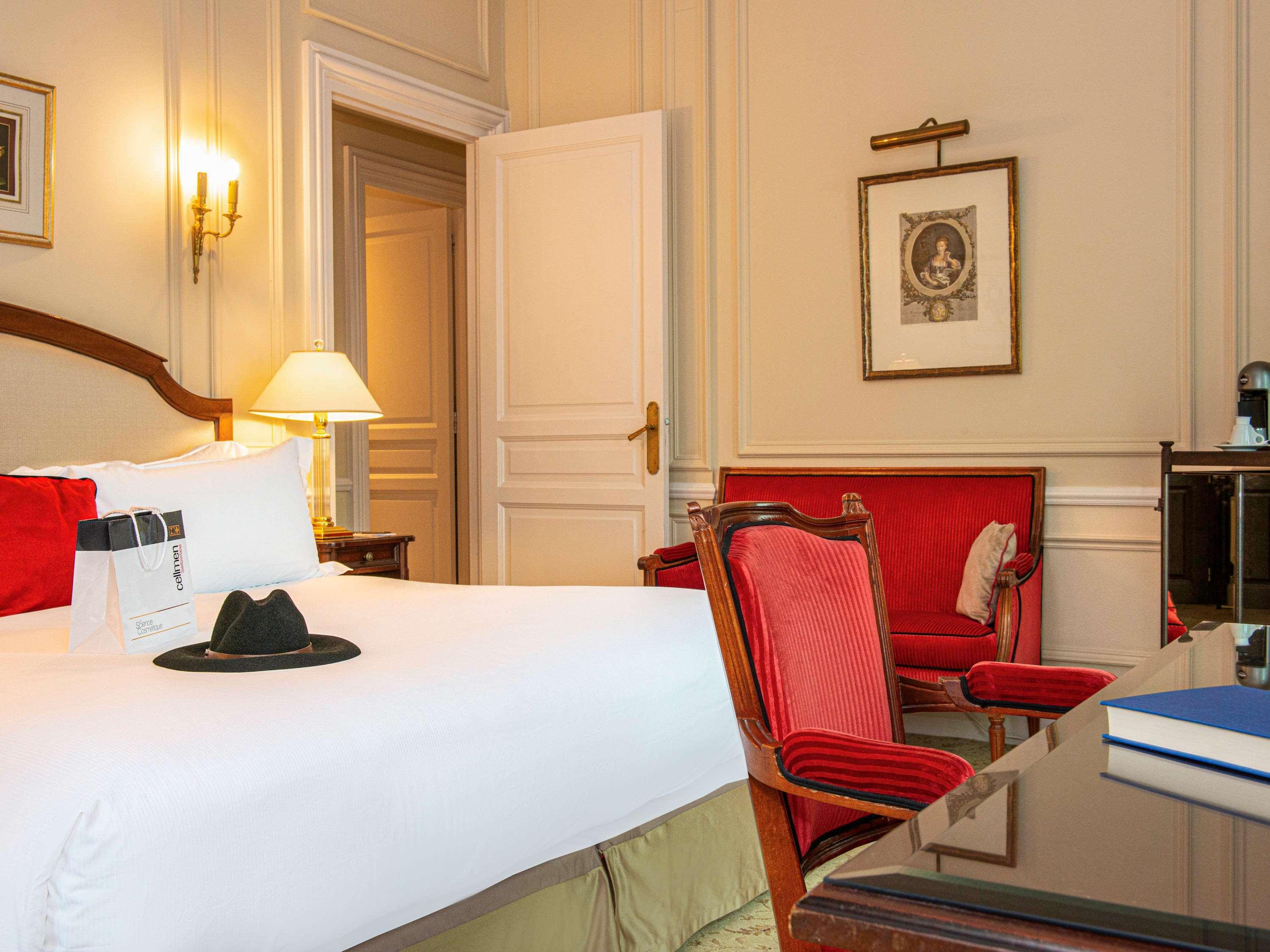 Hotel de la Cité&Spa MGallery Carcassonne Esterno foto A room at the hotel