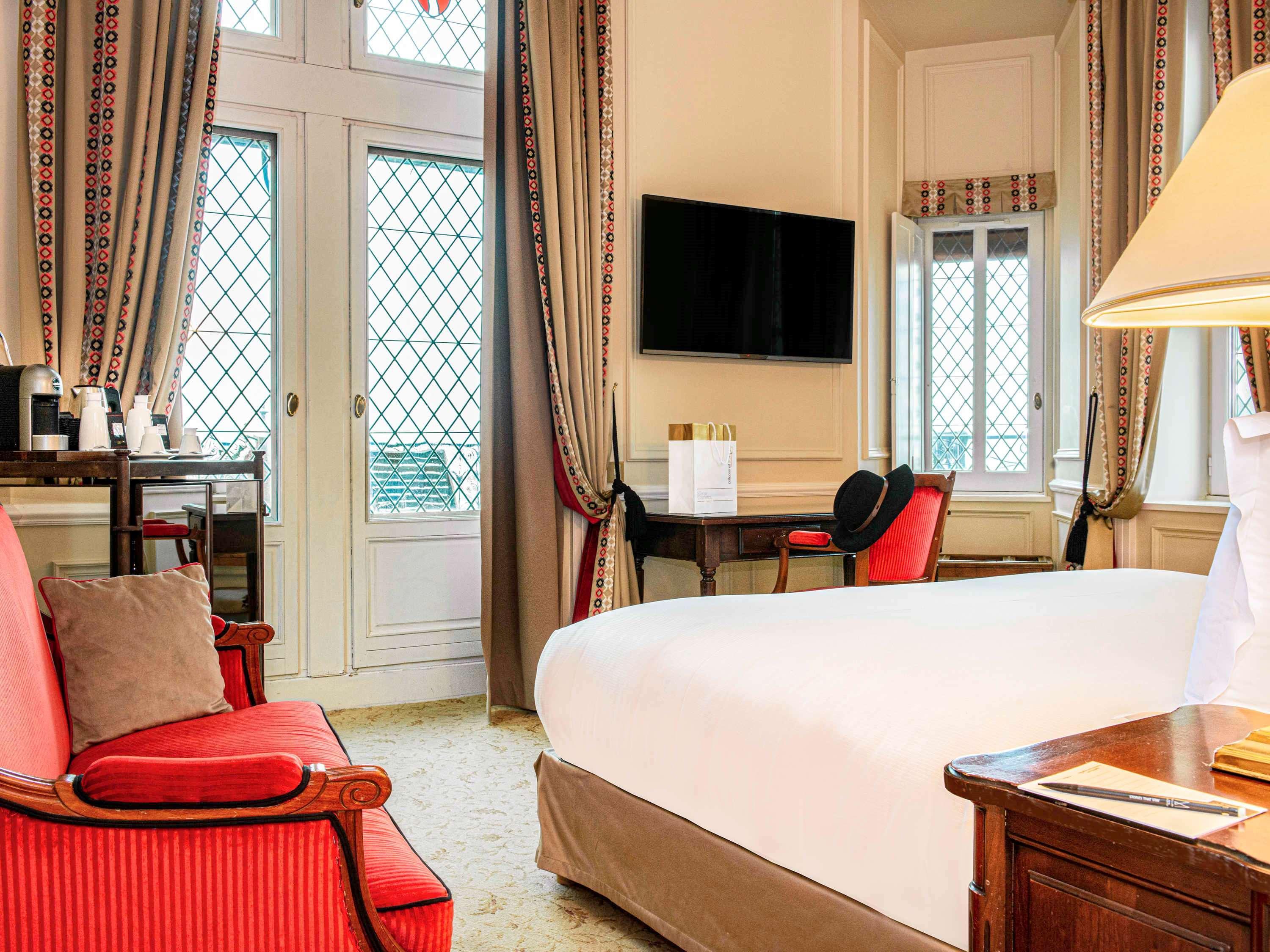 Hotel de la Cité&Spa MGallery Carcassonne Esterno foto A room at the hotel