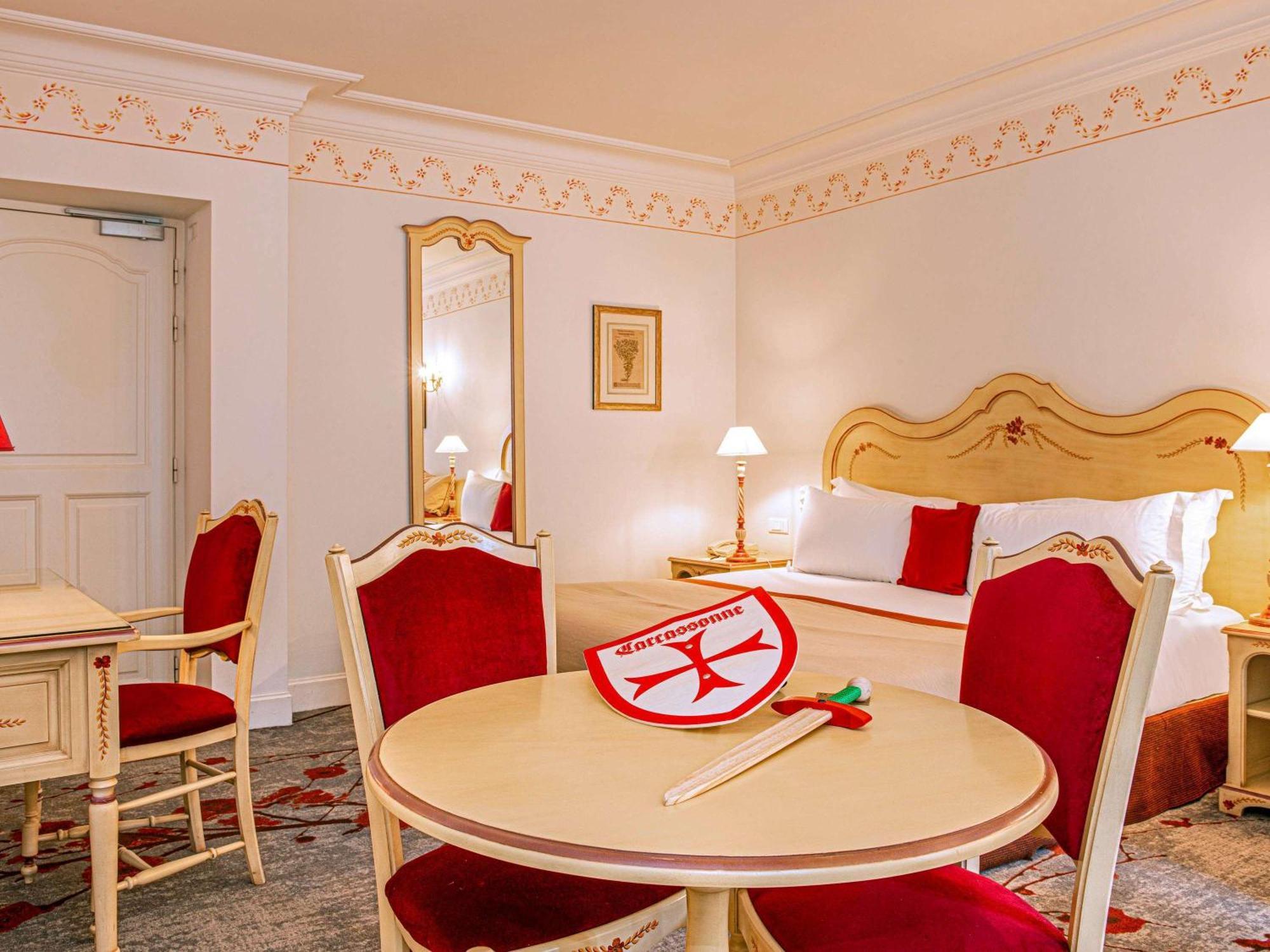 Hotel de la Cité&Spa MGallery Carcassonne Esterno foto A room at the hotel