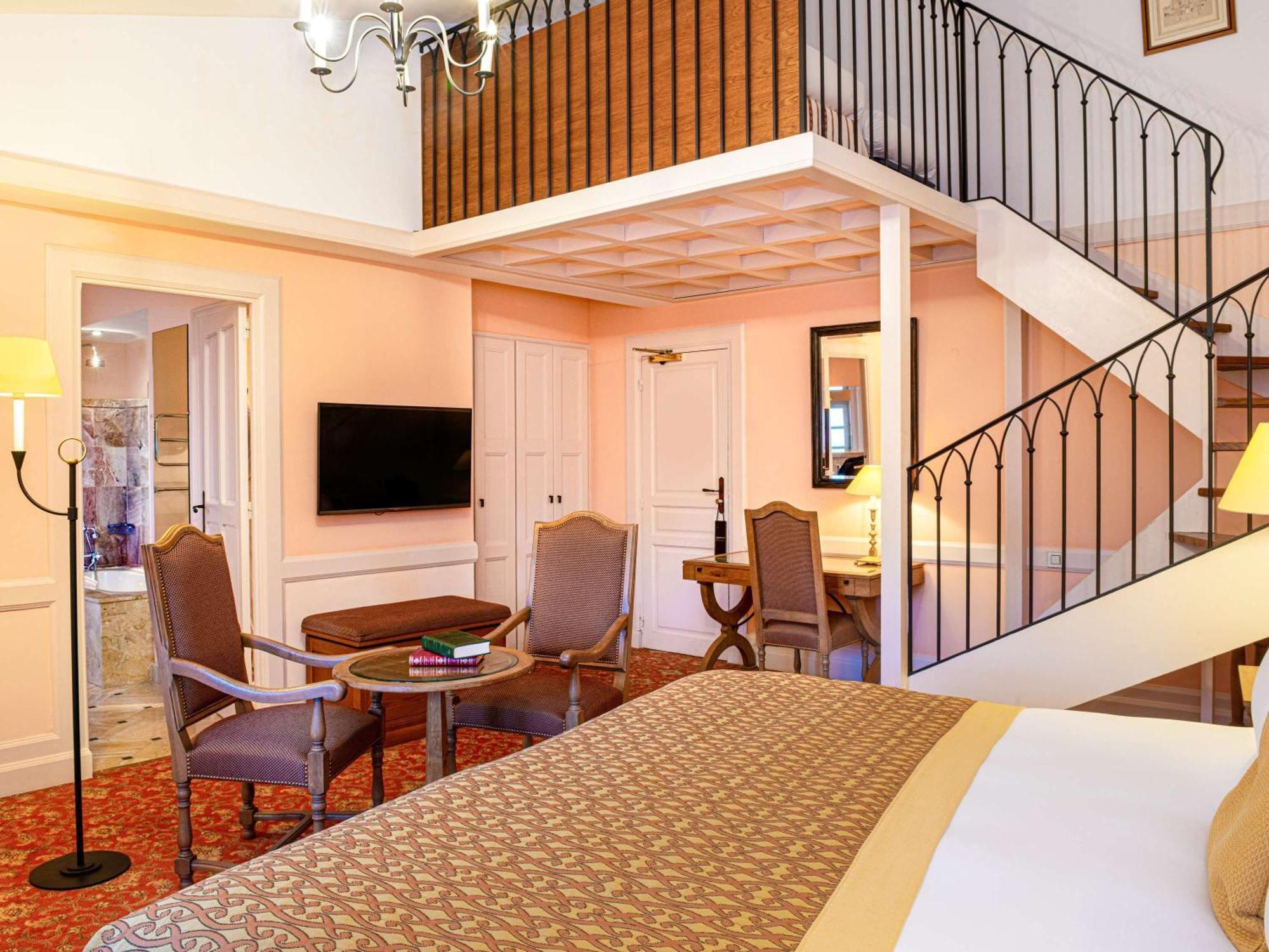 Hotel de la Cité&Spa MGallery Carcassonne Esterno foto A suite at the Hotel de Ville