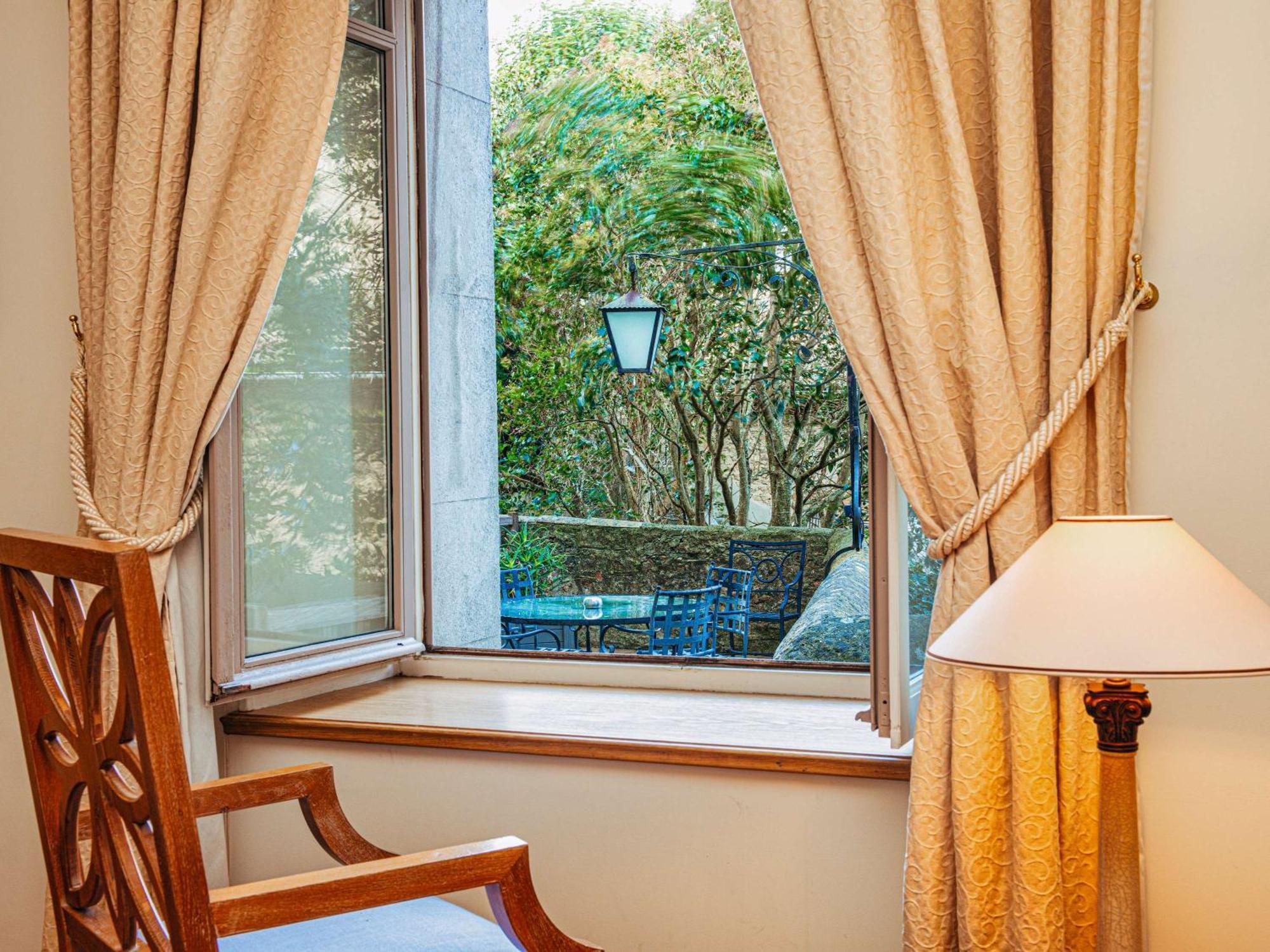 Hotel de la Cité&Spa MGallery Carcassonne Esterno foto Window with curtains