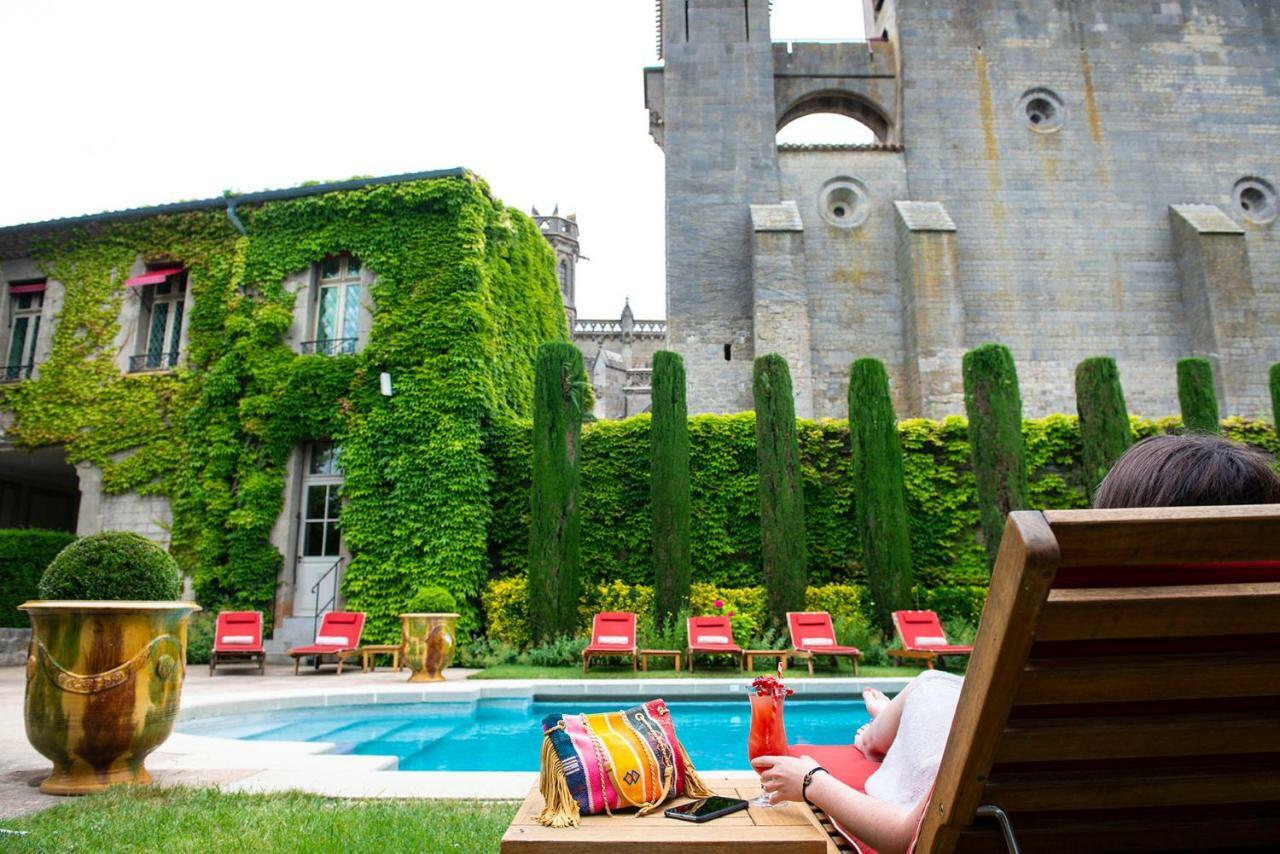 Hotel de la Cité&Spa MGallery Carcassonne Esterno foto The swimming pool at the Château de Chaumont