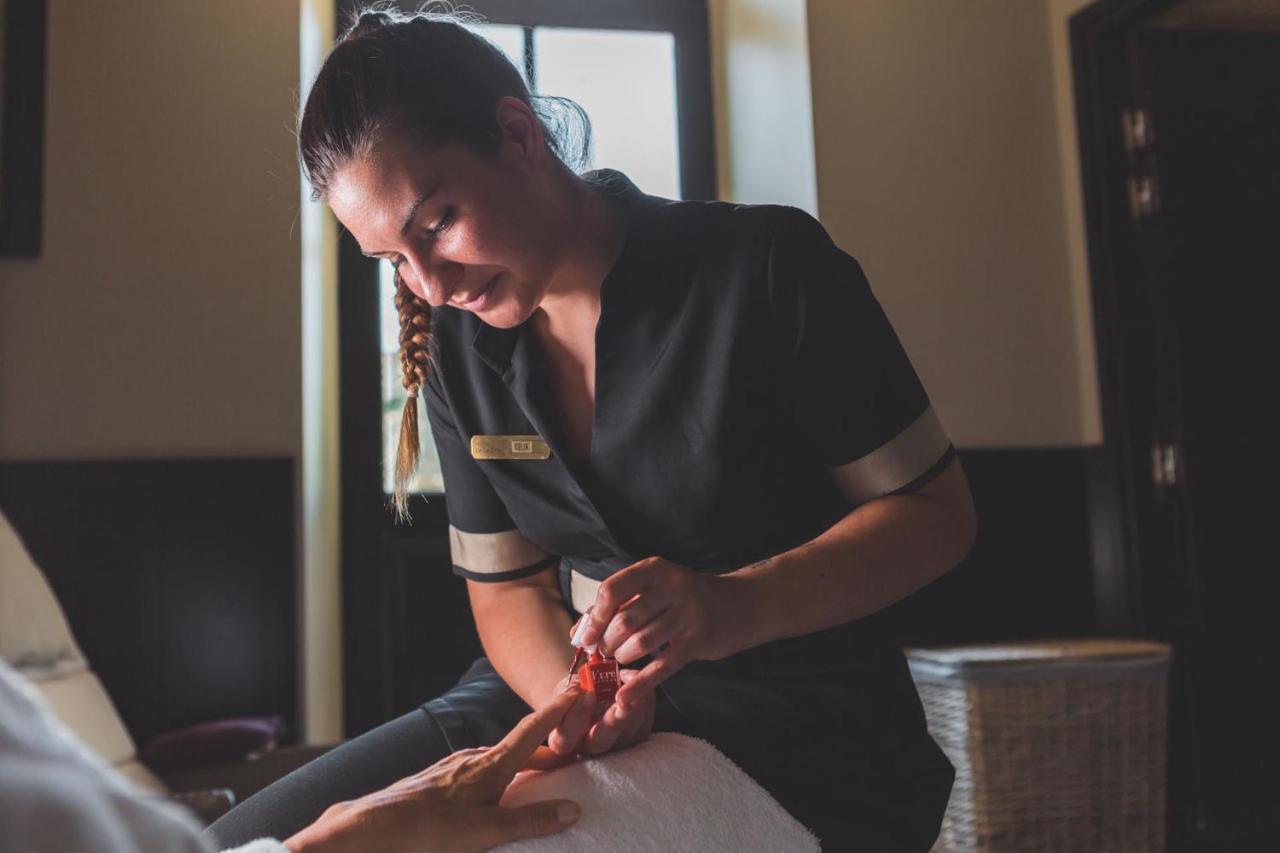 Hotel de la Cité&Spa MGallery Carcassonne Esterno foto Thai foot massage